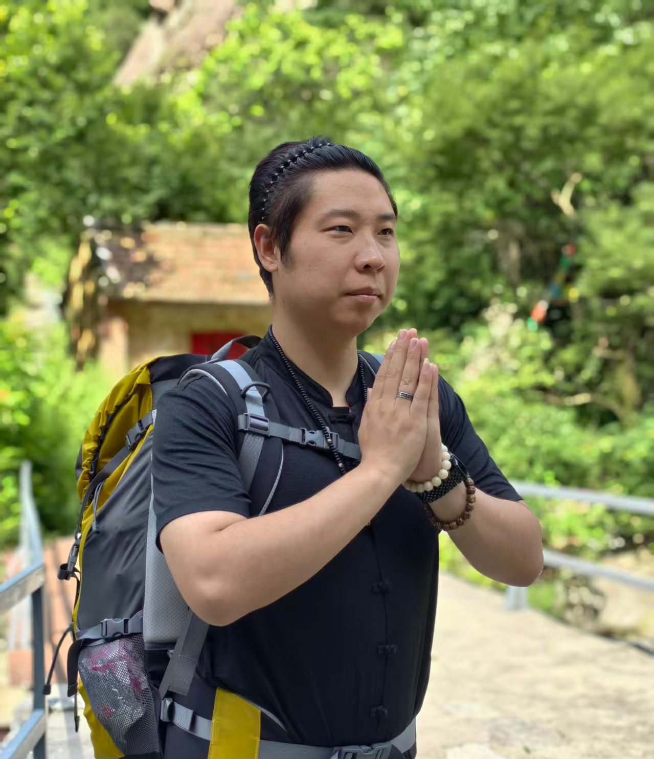 负重登山的同行者